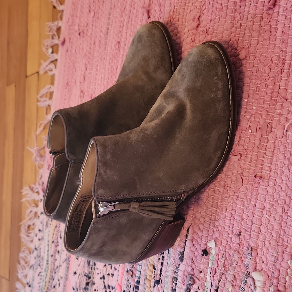 Vionic Women's Serena Ankle Everyday Boots Size 6.5 brown/gray suede